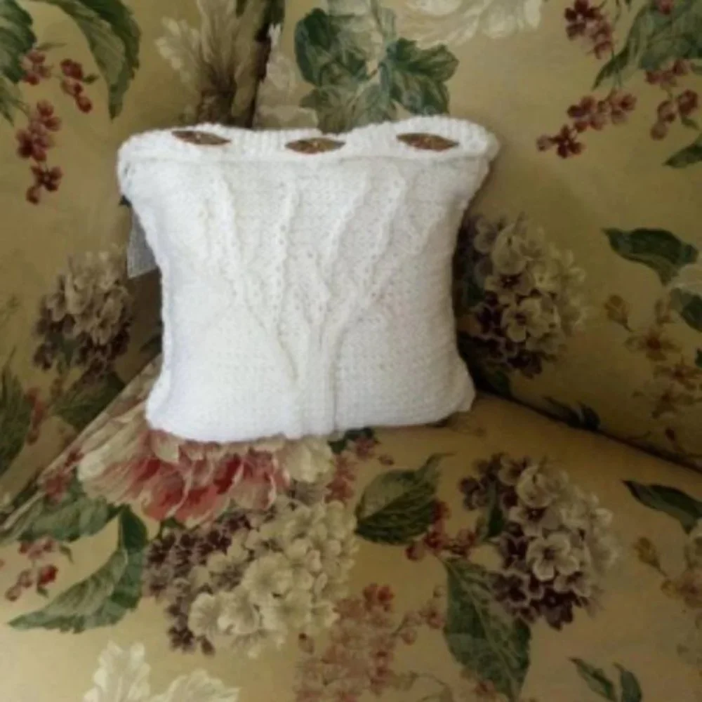 Hand Crafted Knit Throw Pillow White Leaf Button Cable Home Decor Cabin Original